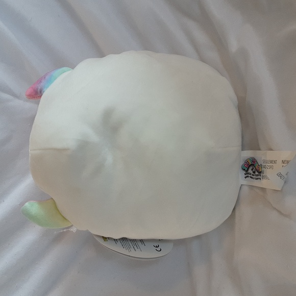 Squishmallows - 8" Gabby the Rainbow Yeti, NWT, Rare, HTF - Picture 3 of 6